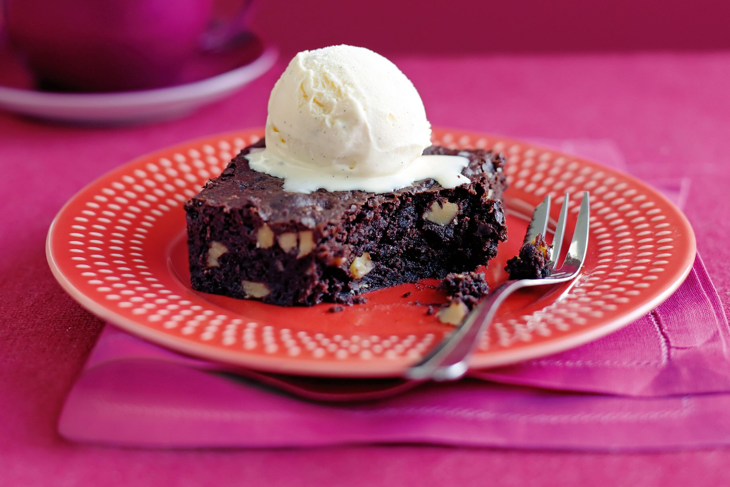 rich chocolate brownie with vanilla bean ice cream 76209 1